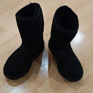 UGG Australia Genuine Sheepskin and Leather Boots